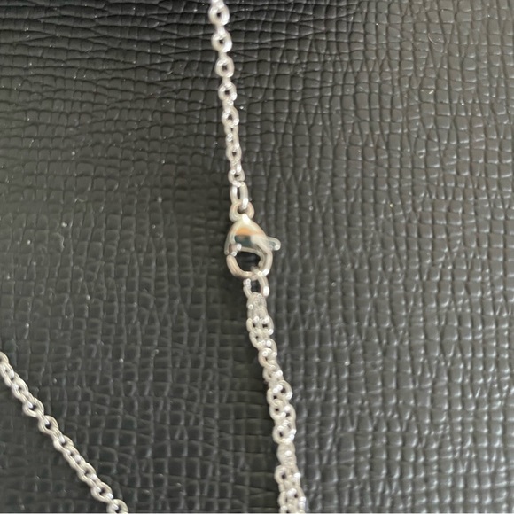 NWT Women’s Costume Jewelry Silver CZ Heart Necklace. - Picture 8 of 10